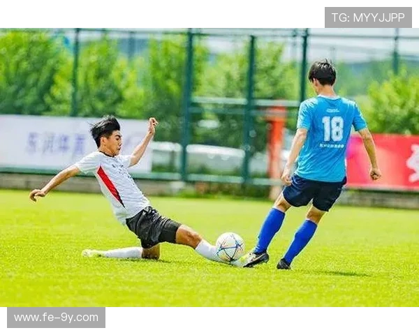 精彩足球运球对决全程回放 技巧与速度的完美碰撞